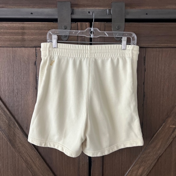 Aritzia TNA Cozy Fleece Boyfriend Shorts Elastic Waistband Pale Yellow Size M - Picture 4 of 7